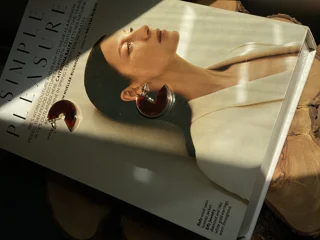 گوشواره رزين قهوه اى