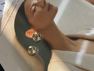 گوشواره حلقه ای ابکاری طلا با نگین زیرکنیا